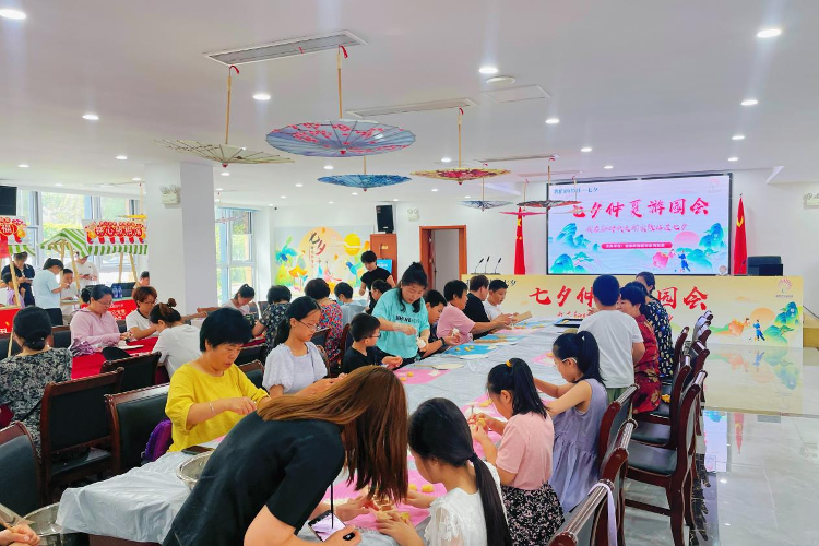 七夕游园会弘扬传统文化，共筑和谐邻里情